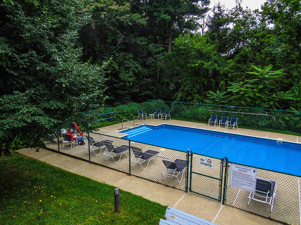 Images Hawthorne Gardens Apartments