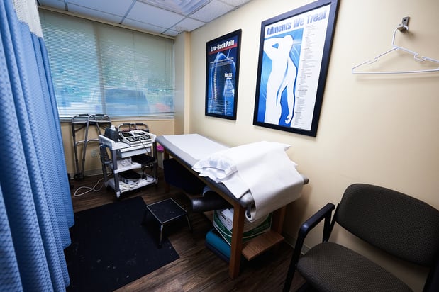 Images MOTION Sports Medicine - Huntington