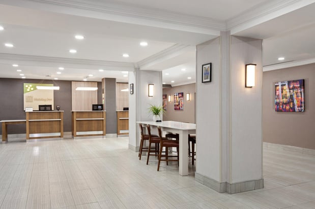 Images Holiday Inn Chicago Oakbrook by IHG