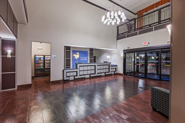 Images Holiday Inn Express & Suites Cleveland by IHG