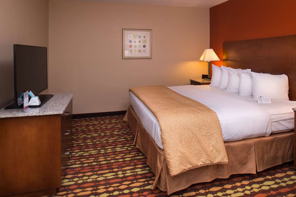 King Suite Best Western Ambassador Inn & Suites Wisconsin Dells (608)254-4477