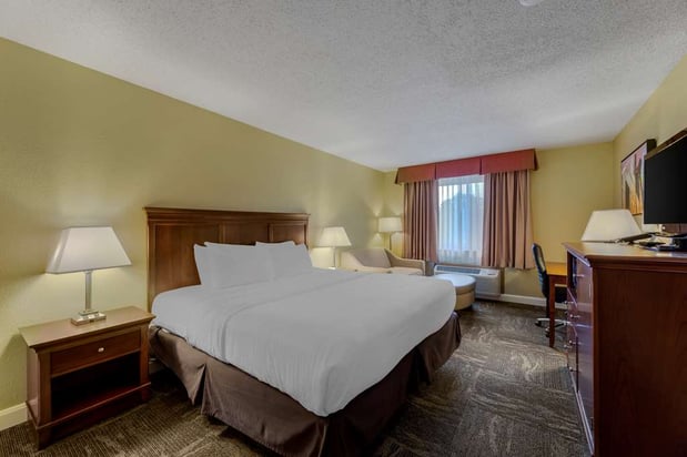 Images Best Western Plus Wooster Hotel & Conference Center