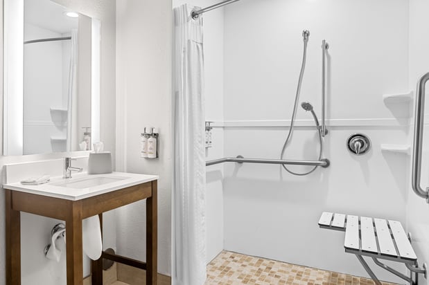 Images Holiday Inn Express & Suites Savannah - Midtown by IHG