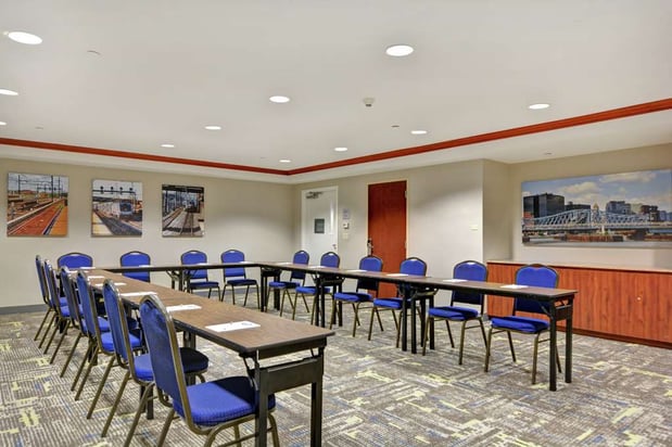 Images Hampton Inn & Suites Newark-Harrison-Riverwalk