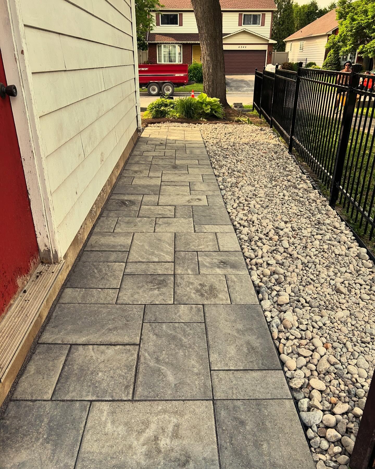 Images Lake Desmarais Landscaping Ltd.