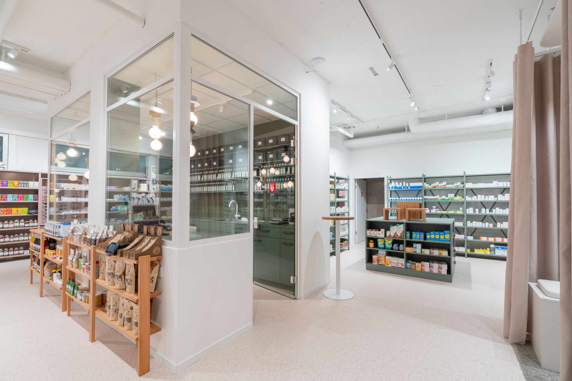 TopPharm Apotheke & Drogerie Brentano, Bruggerstrasse 11B in Wildegg