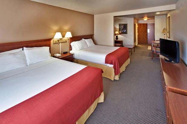 Images Holiday Inn Express & Suites Brookings, an IHG Hotel