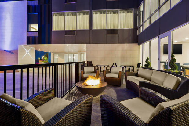 Images Holiday Inn Express & Suites Evansville Downtown by IHG