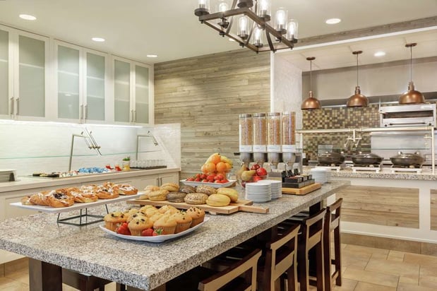 Images Hilton Garden Inn Stony Brook