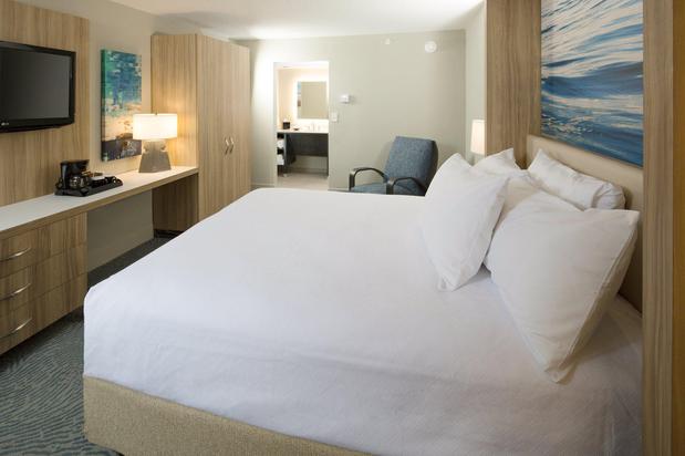 Images Crowne Plaza Melbourne-Oceanfront by IHG