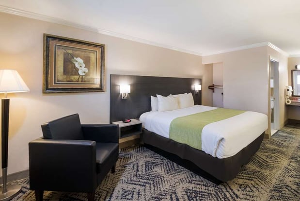 Images SureStay by Best Western Rockdale