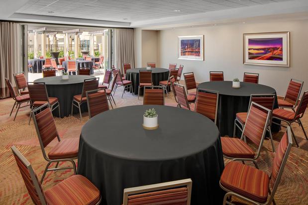 Images Hotel Indigo Austin Downtown - University by IHG