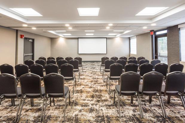 Images Holiday Inn Roanoke Airport-Conference Ctr by IHG