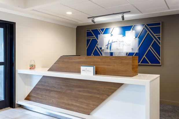 Images Holiday Inn Express & Suites Lancaster by IHG