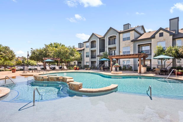 Images Camden Amber Oaks Apartments