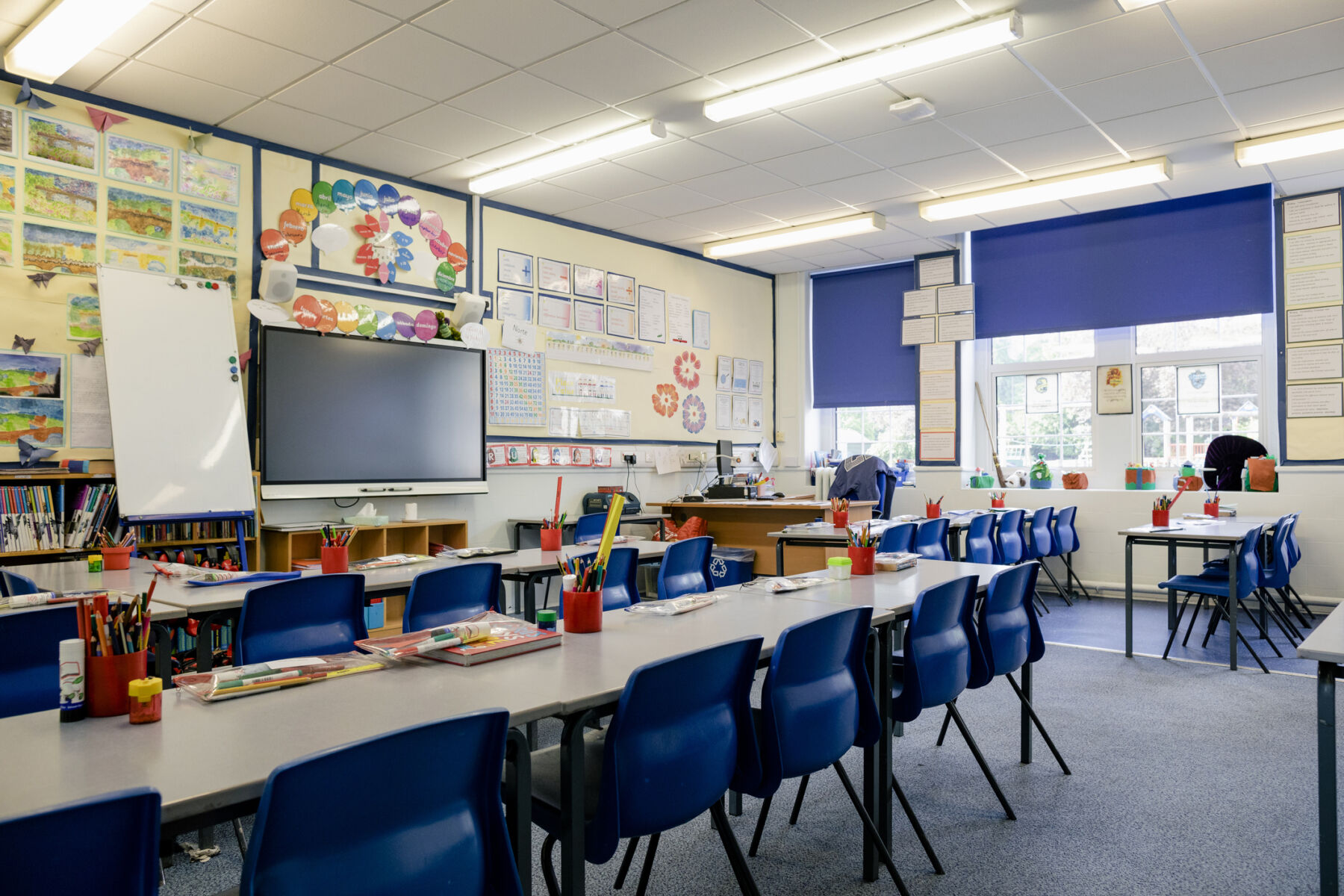 This bright elementary school classroom was thoroughly cleaned by Dallas Janitorial Services, featuring sanitized desks, chairs, and teaching equipment. The space showcases our meticulous attention to educational environments where cleanliness is essential.