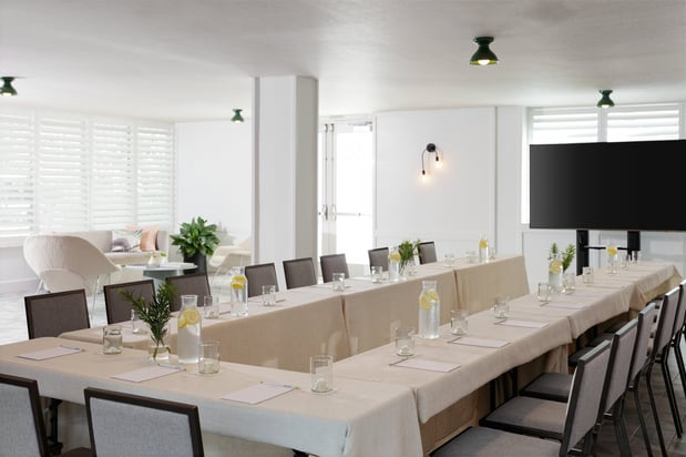 Images Kimpton Surfcomber Hotel by IHG