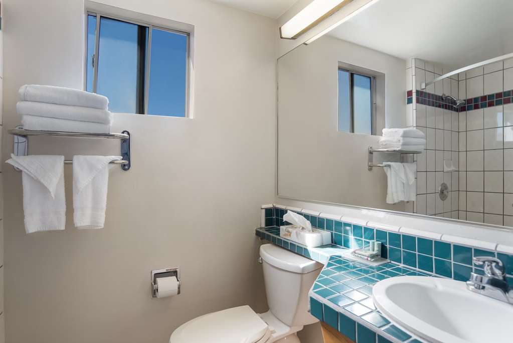 Queen and Twin Bathroom