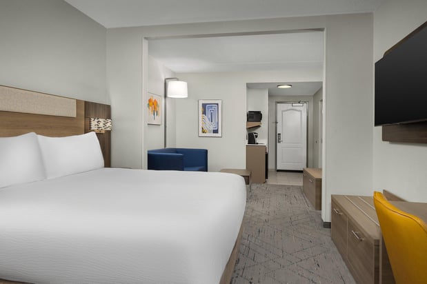 Images Holiday Inn Express & Suites Greensboro - Airport Area by IHG