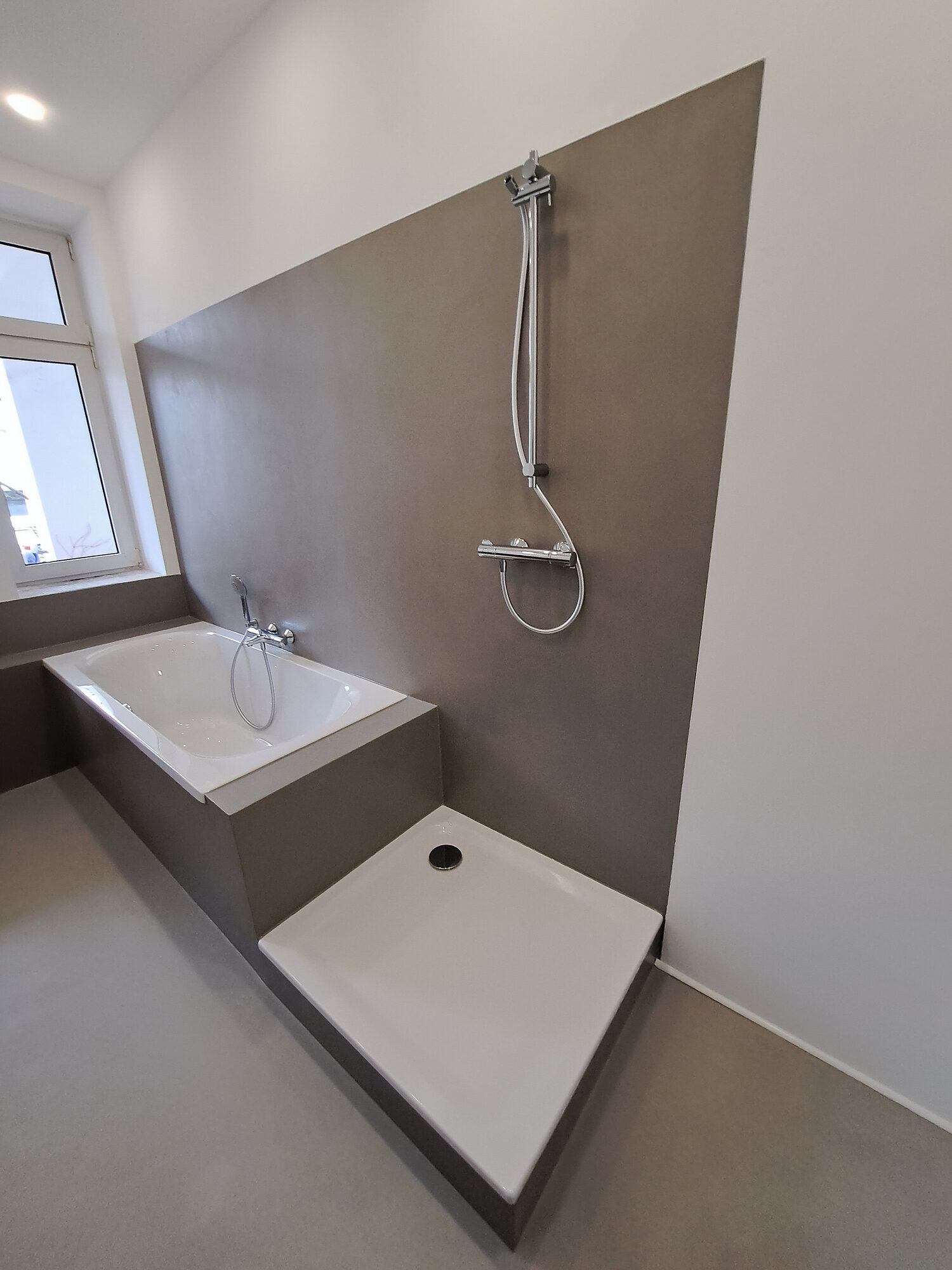 Fliesen und Fugenlos  Fugenloses Bad, Boden & Treppe - Design ohne Grenzen, Im Thurner Feld 13 in Köln