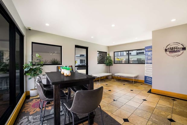 Images Sunset West Hotel, SureStay Collection by Best Western