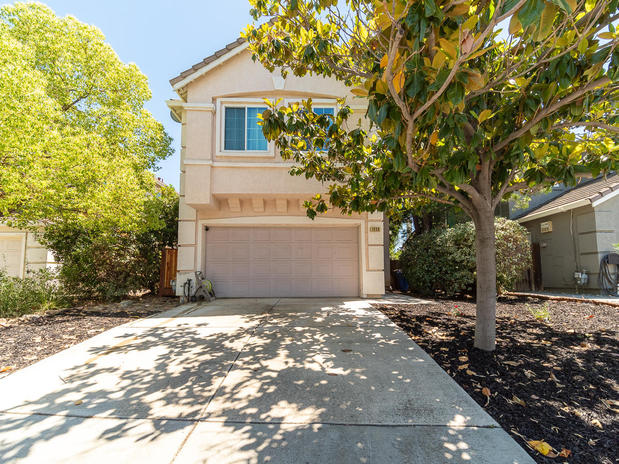 Images Amber Hom Realm Real Estate