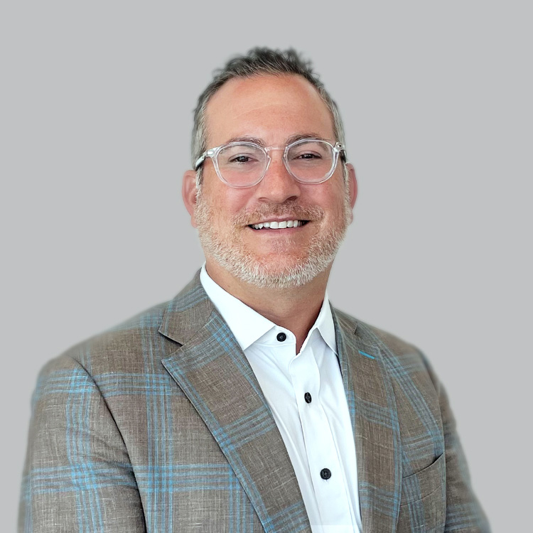 Headshot of Adam L. Park, a wealth advisor at Chase