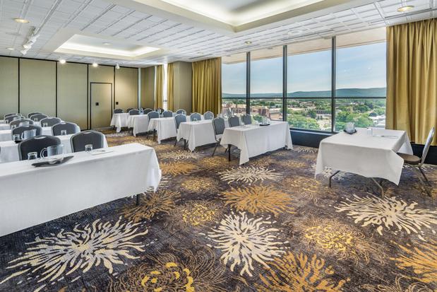 Images Holiday Inn & Suites Pittsfield-Berkshires by IHG