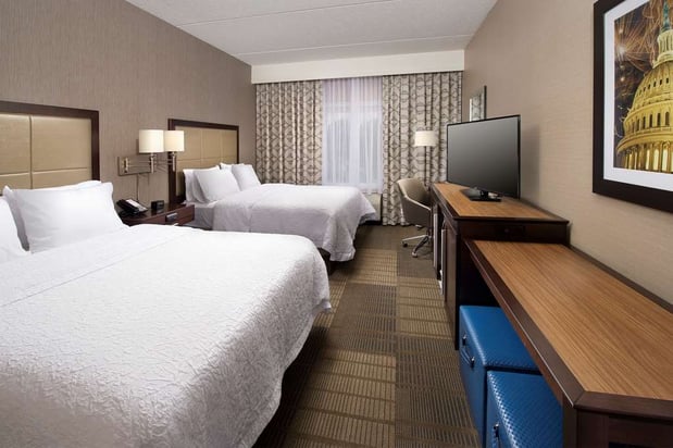 Images Hampton Inn & Suites Falls Church