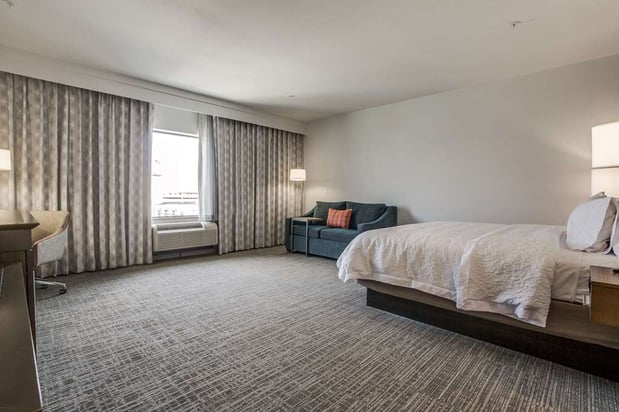 Images Hampton Inn & Suites North Dallas Central Expy