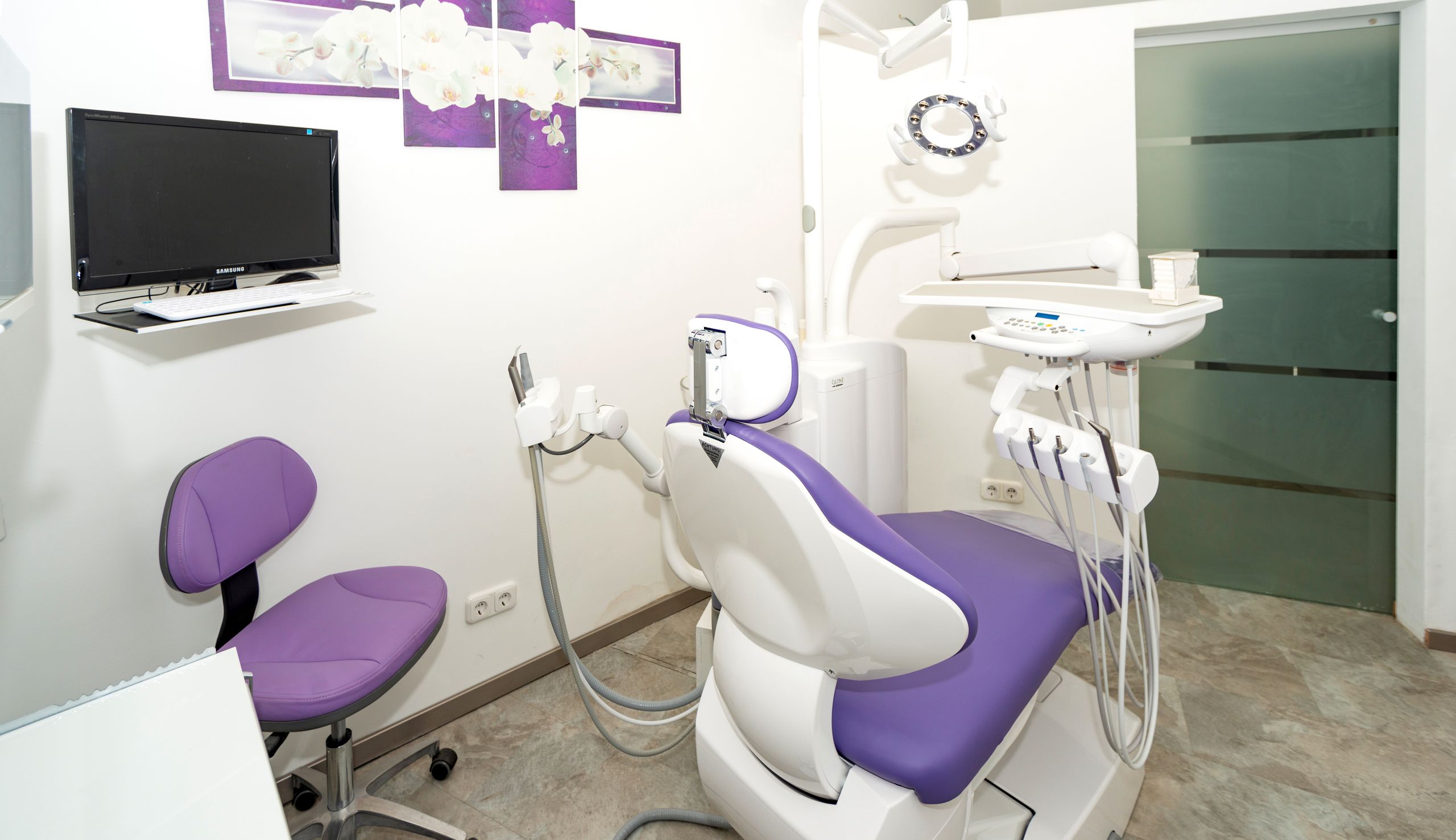 Kundenbild groß 3 Zahnarztpraxis Dr.-medic stom. Dina Jaeger
