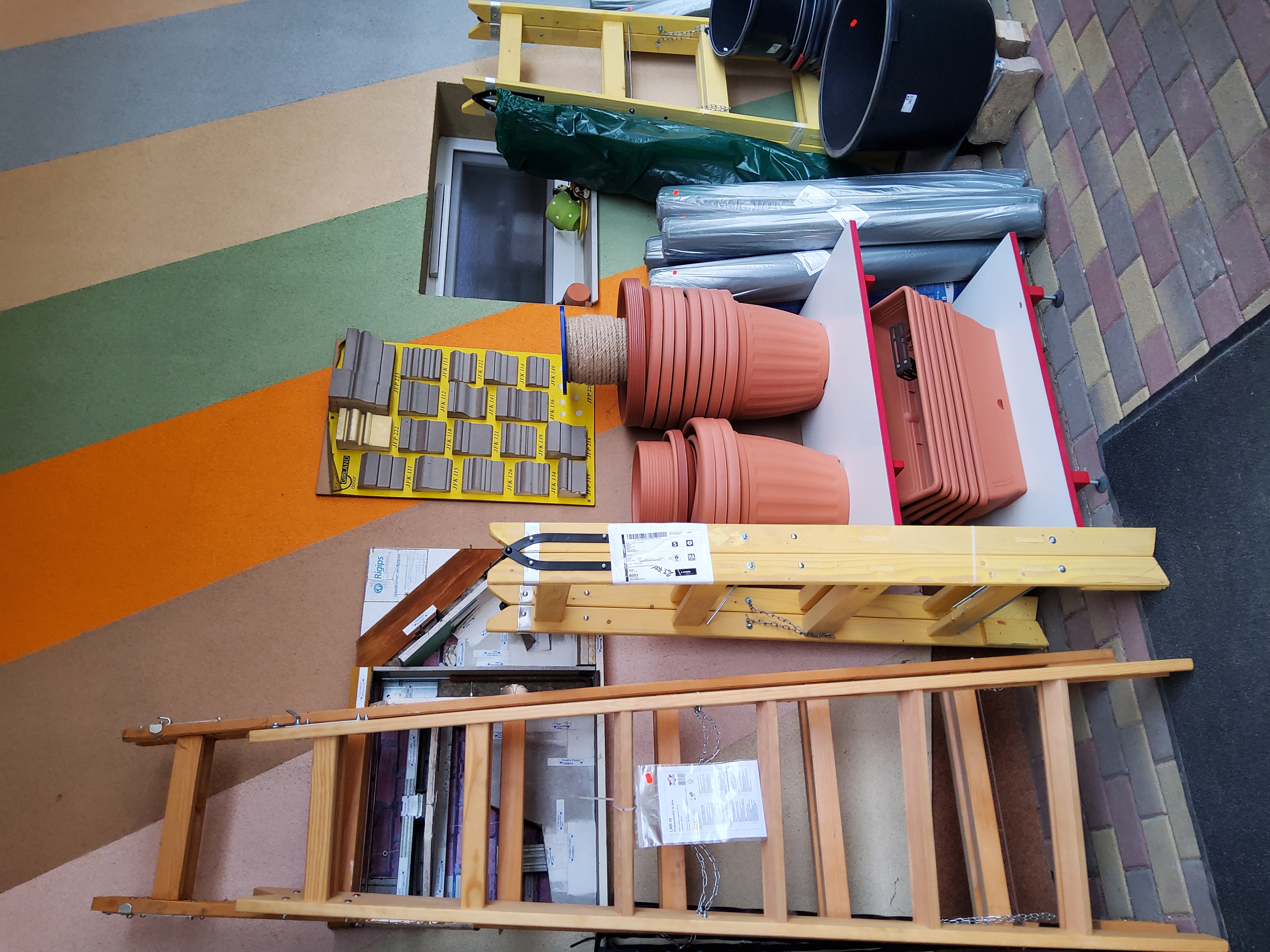 Images Szín-Ház Festők és Építők Boltja