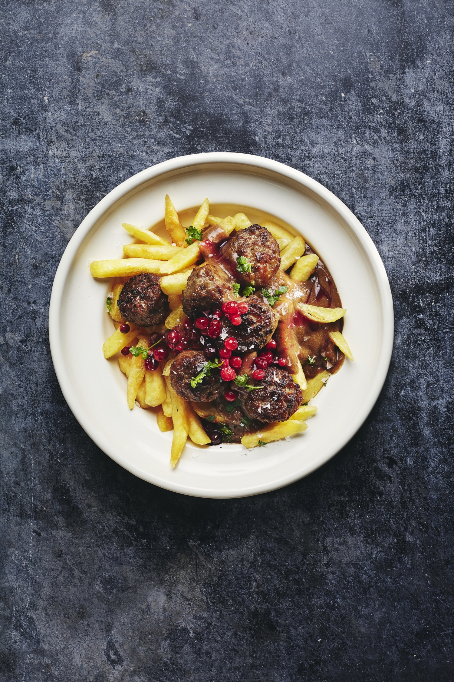 NO!BEEF BULLAR (100 % Vegan) mit Pommes Frites & Petersilie