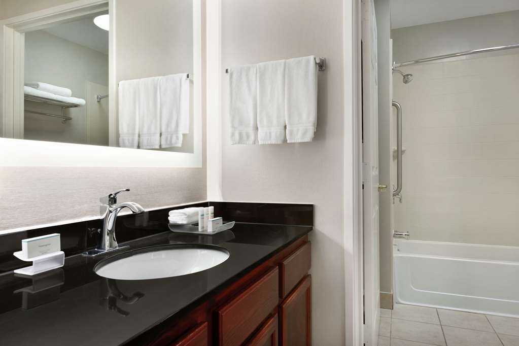 Guest room bath