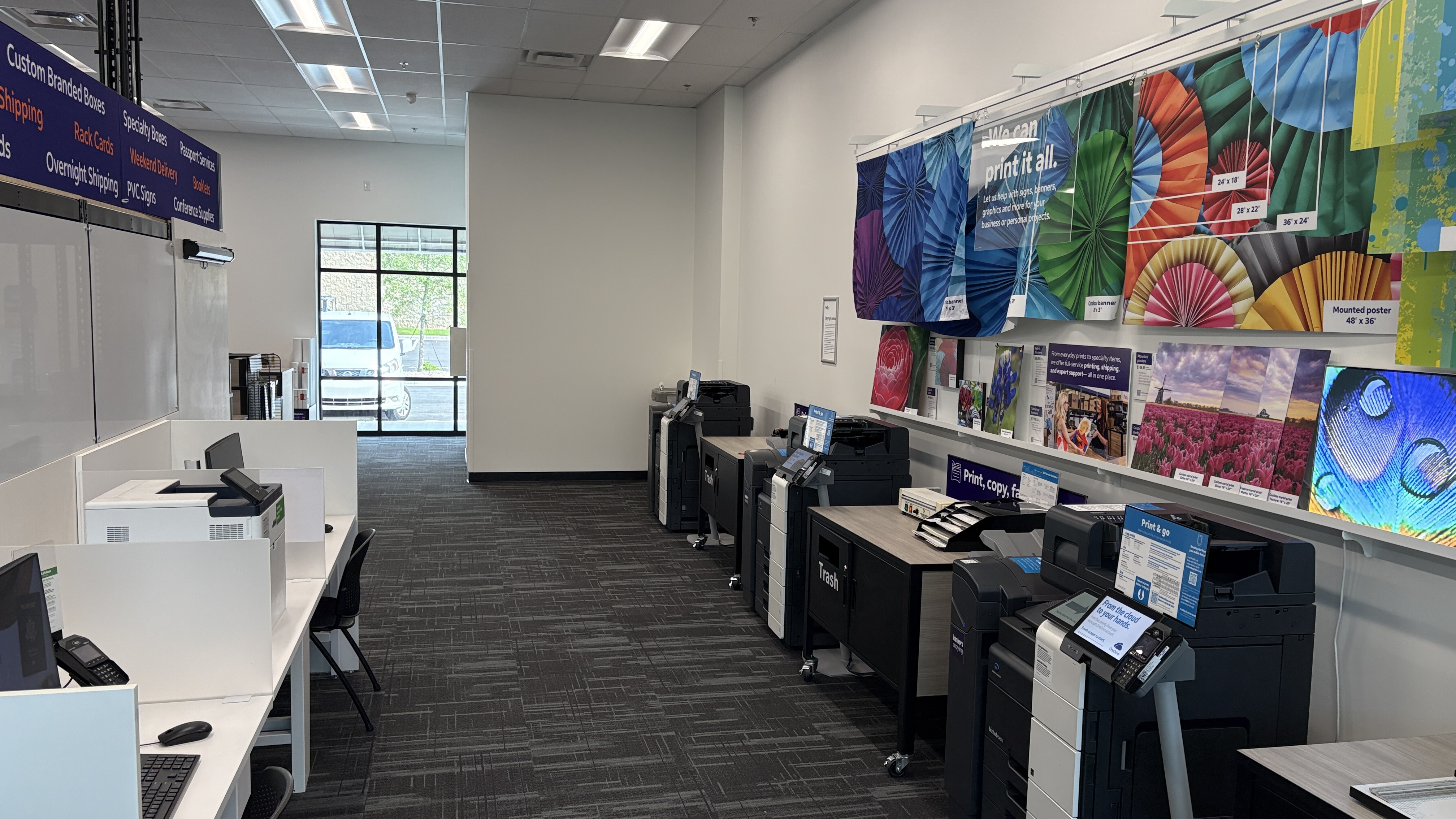 Self-service computer rental workstations and the full line of professional printing equipment at the Atlanta (Vinings) FedEx Office.