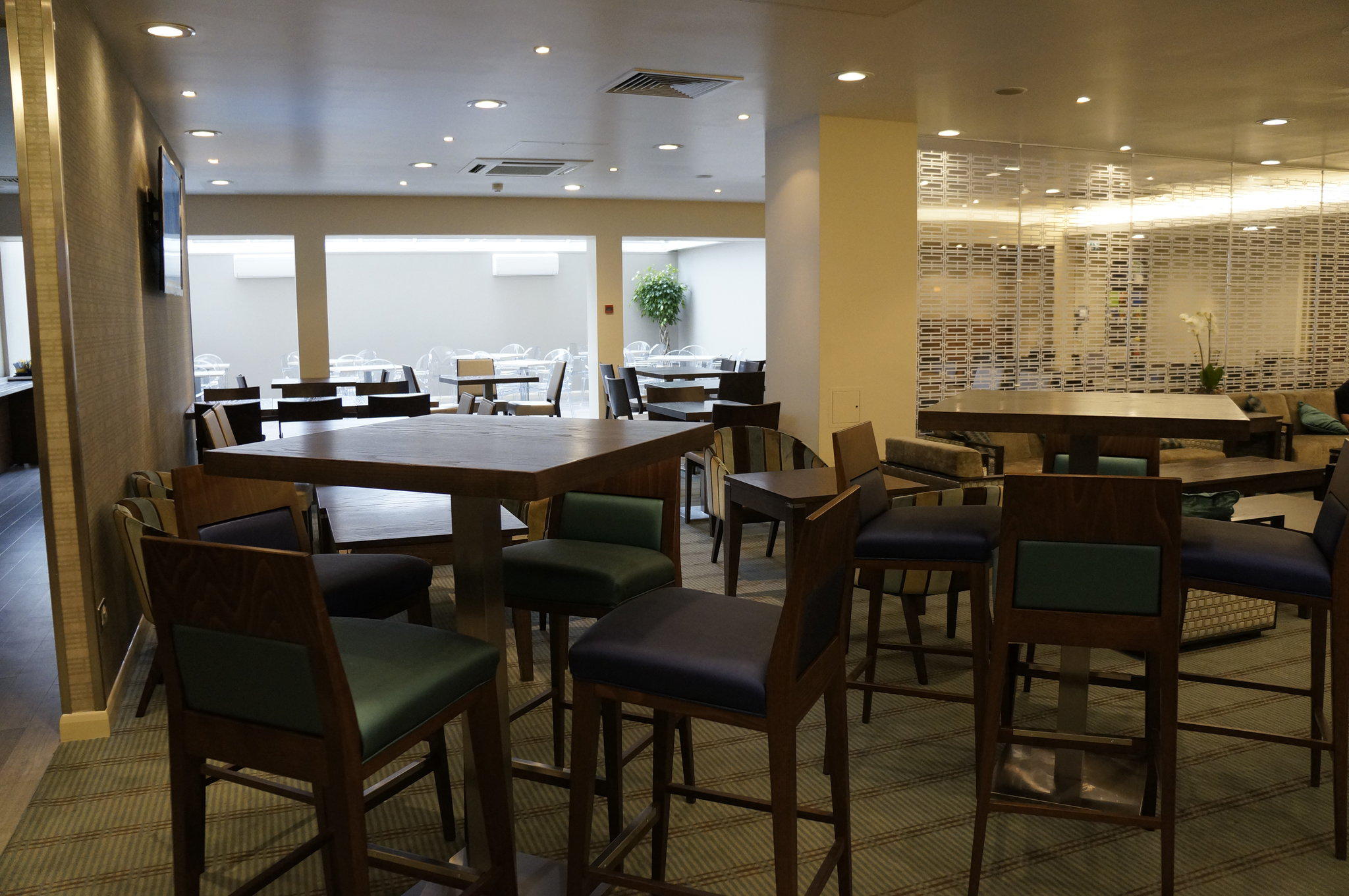 Holiday Inn Express London - Earl's Court, an IHG Hotel London 020 7384 5151