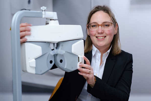Marijke van Leeuwen, Opticien en eigenaar in onze Woerden winkel