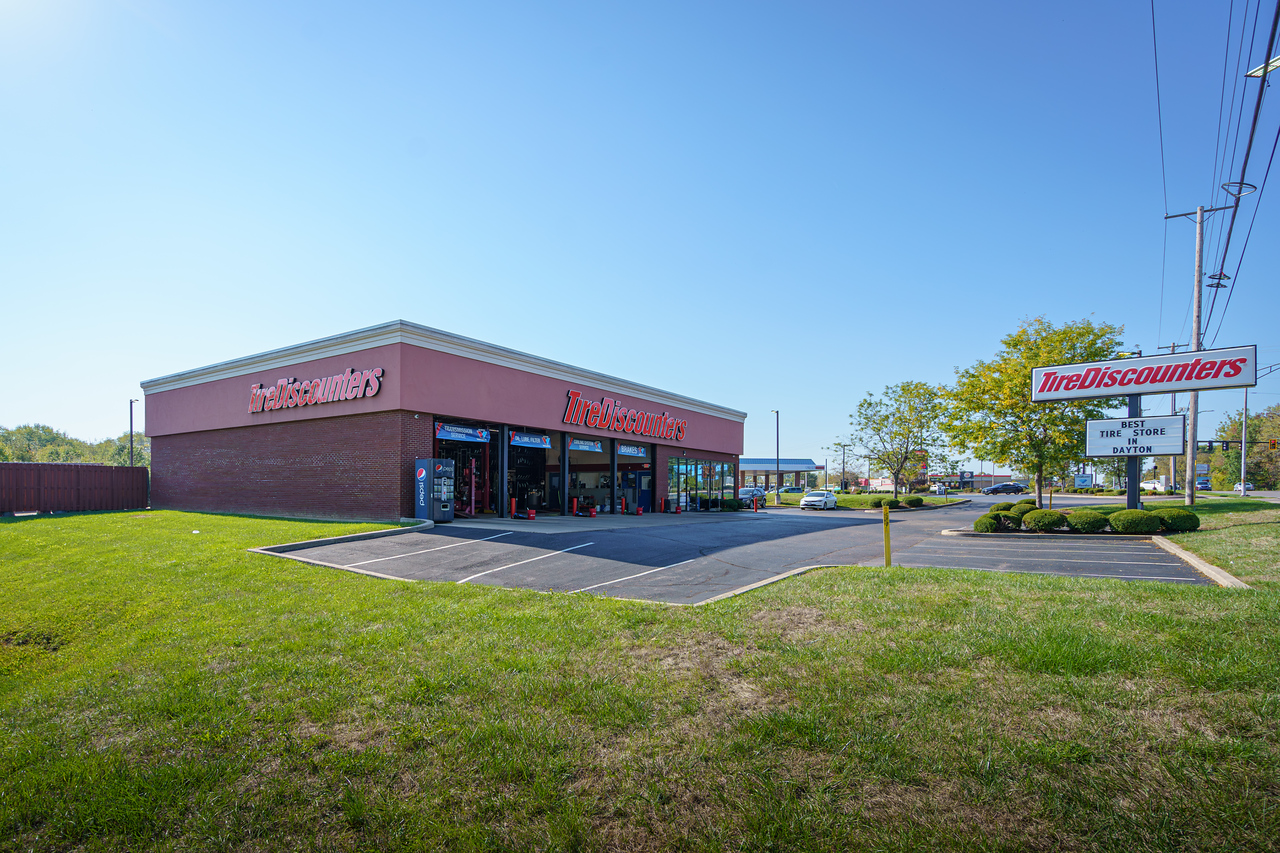 Tire Discounters on 4414 Brandt Pike in Dayton