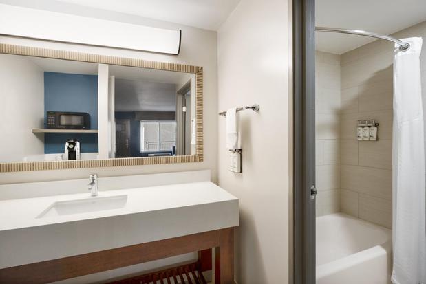 Images Holiday Inn Express Simi Valley by IHG