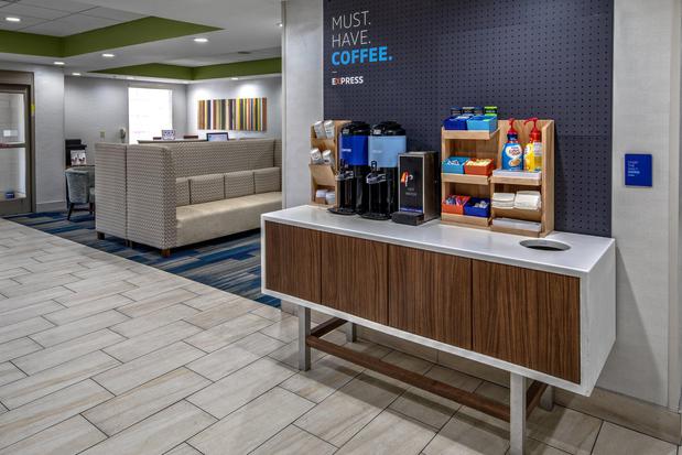 Images Holiday Inn Express & Suites Crossville, an IHG Hotel