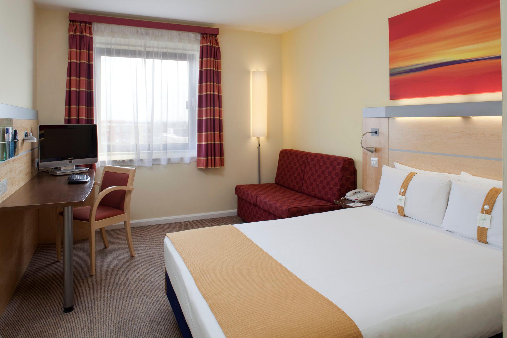 Images Holiday Inn Express London - Newbury Park, an IHG Hotel