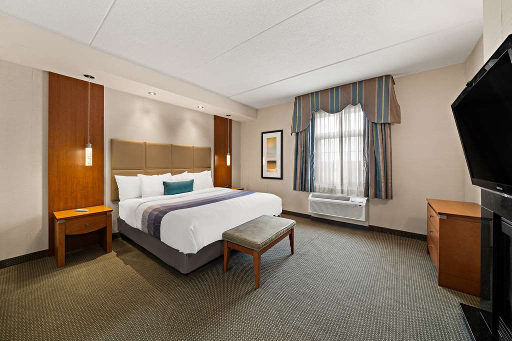 Suite King with Separate Living Area Best Western Plus Orangeville Inn & Suites Orangeville (519)941-3311