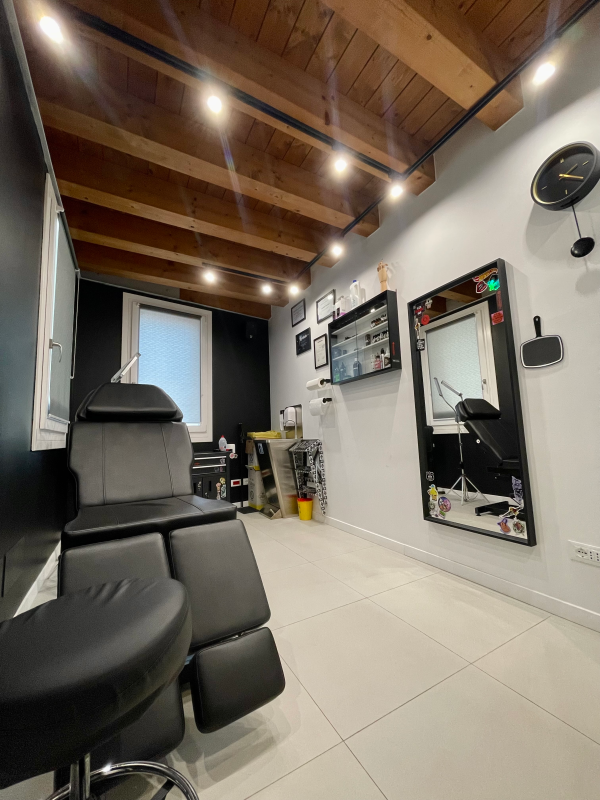 Images Trust the line - tattoo studio