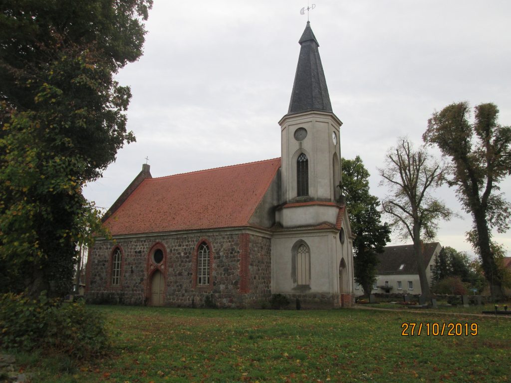 Kirche Großmutz - Pfarrsprengel Löwenberger Land, Großmutzer Dorfstraße in Löwenberger Land