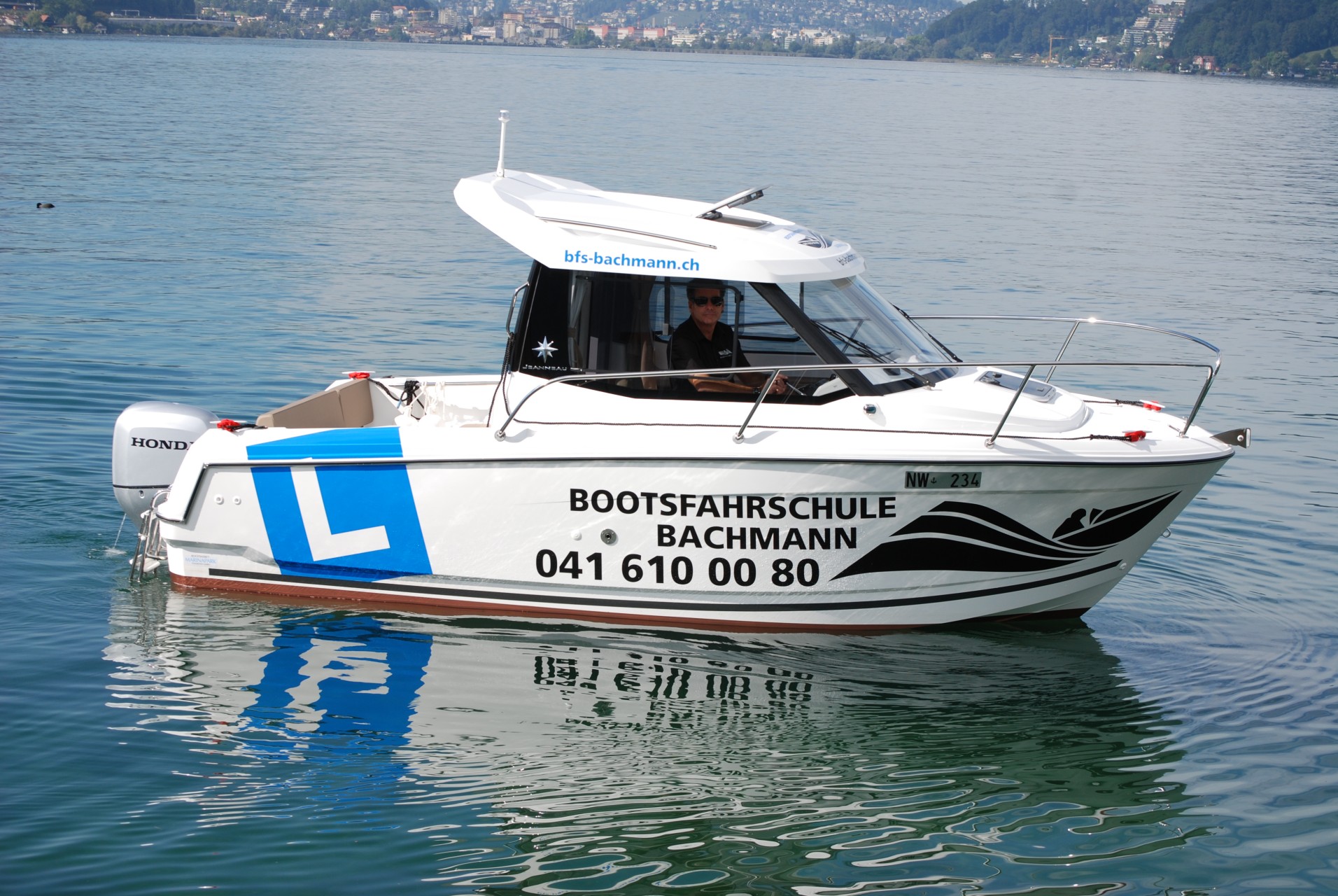 Bilder Bootsfahrschule Bachmann - Bootsfahrschule Vierwaldstättersee