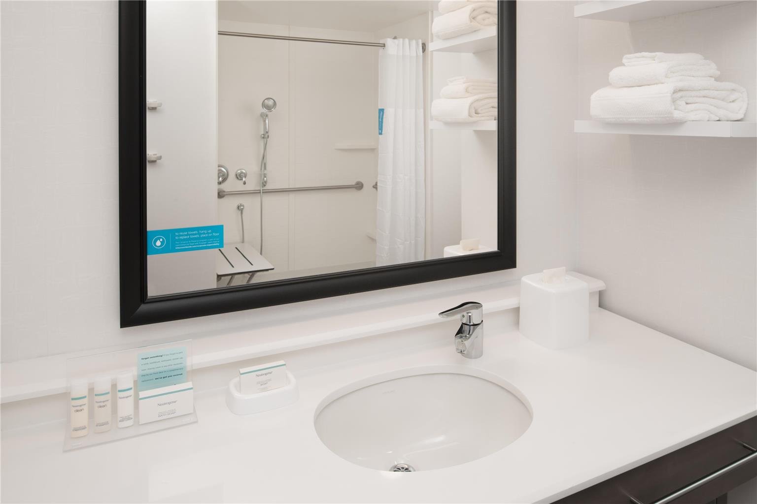 Guest room bath