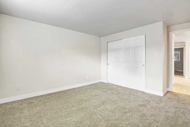 Images 2000 Lake Washington Apartments
