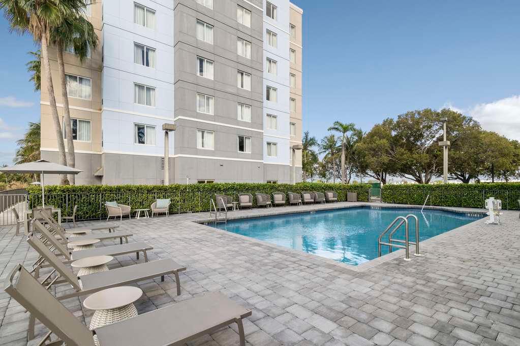 Pool Homewood Suites by Hilton Miami-Airport/Blue Lagoon Miami (305)261-3335