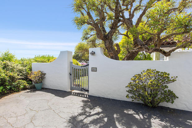 Images Anja Plowright, REALTOR | Anja + Co.