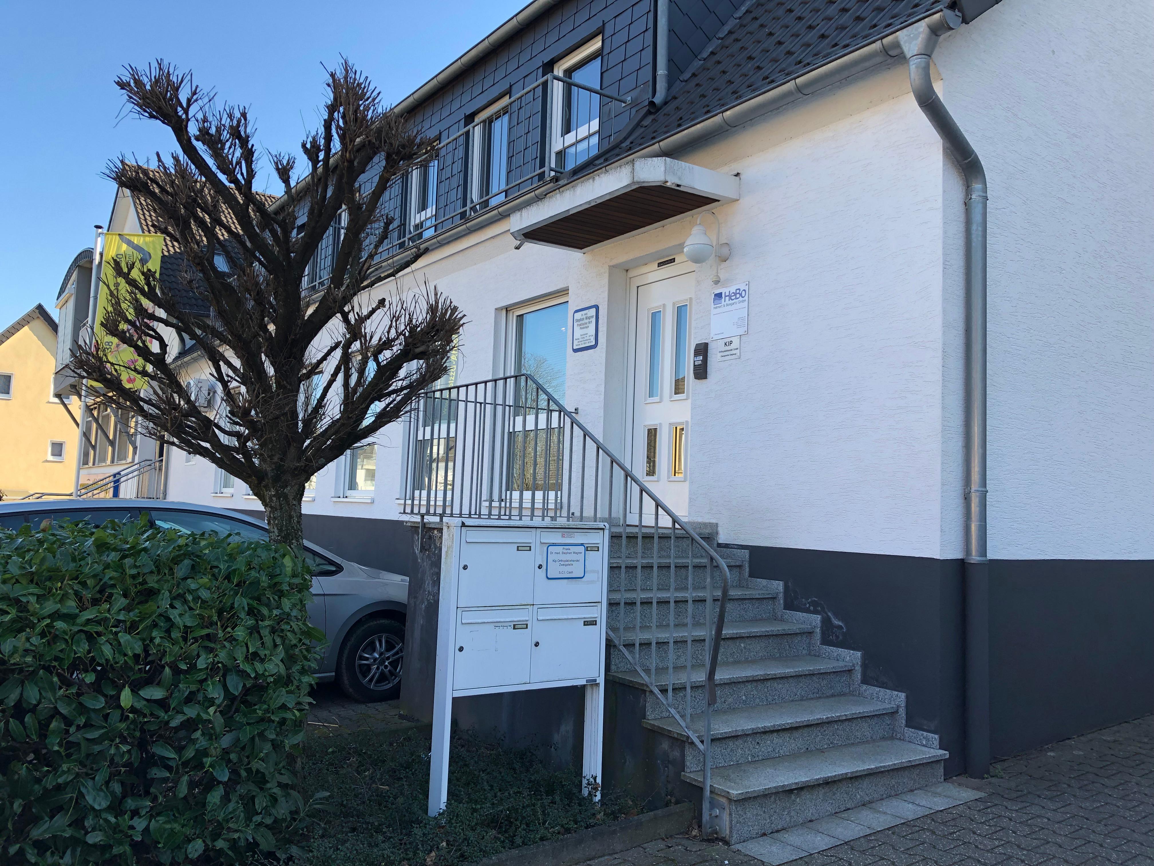 KIP Orthopädiehandel Sanitätshaus in Siegburg Eingangstür